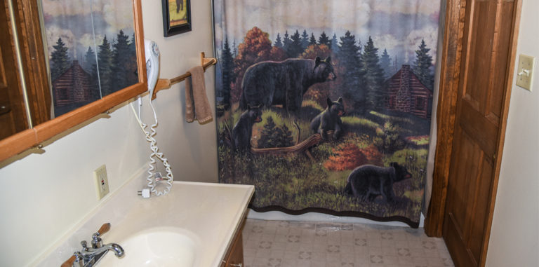 Honeymoon Suite Bathroom_Black Forest Inn